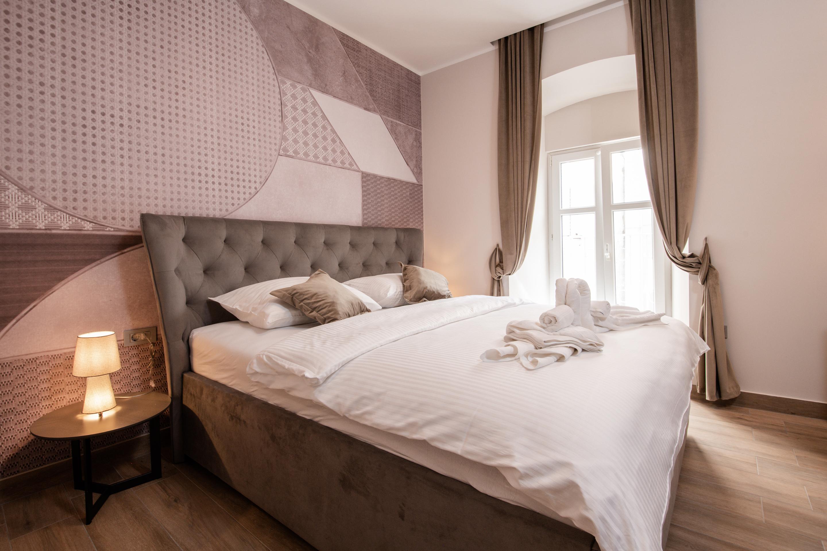 Lorem ipsum, dolor sit amet consectetur adipisicing elit. Enim ipsam expedita voluptas quaerat natus labore, sapiente deserunt et accusamus amet asperiores nesciunt non exercitationem. Culpa nam facilis consequuntur laborum eum.