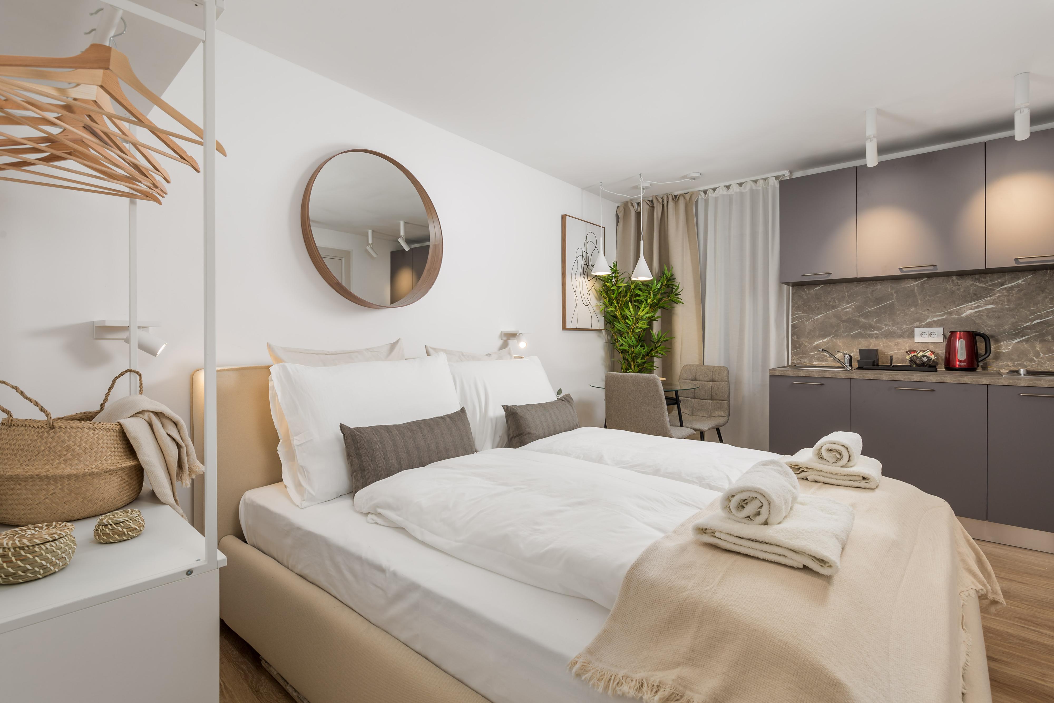 Lorem ipsum, dolor sit amet consectetur adipisicing elit. Enim ipsam expedita voluptas quaerat natus labore, sapiente deserunt et accusamus amet asperiores nesciunt non exercitationem. Culpa nam facilis consequuntur laborum eum.