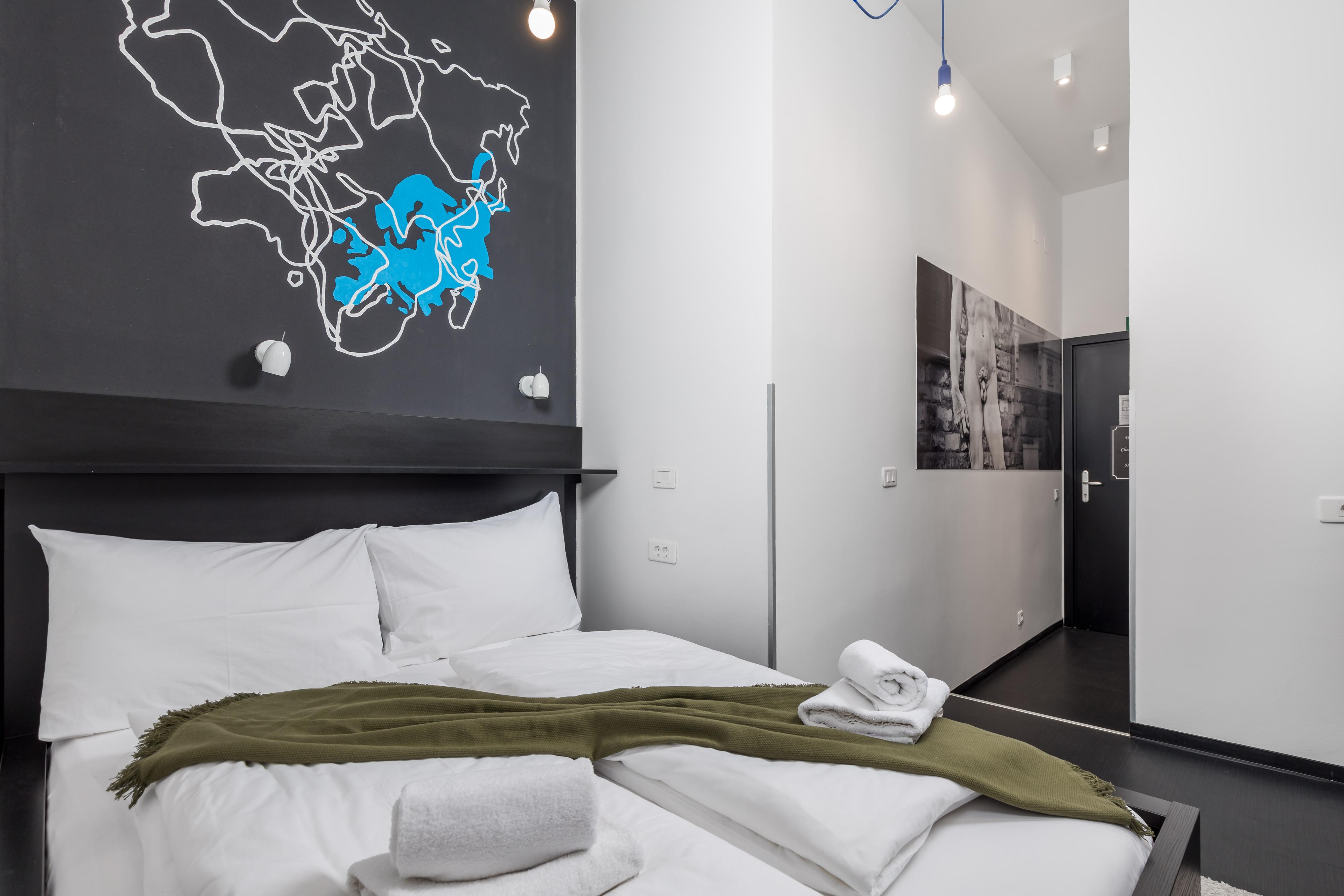 Lorem ipsum, dolor sit amet consectetur adipisicing elit. Enim ipsam expedita voluptas quaerat natus labore, sapiente deserunt et accusamus amet asperiores nesciunt non exercitationem. Culpa nam facilis consequuntur laborum eum.